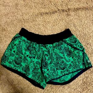 Paisley Lululemon Tracker Shorts Size 10